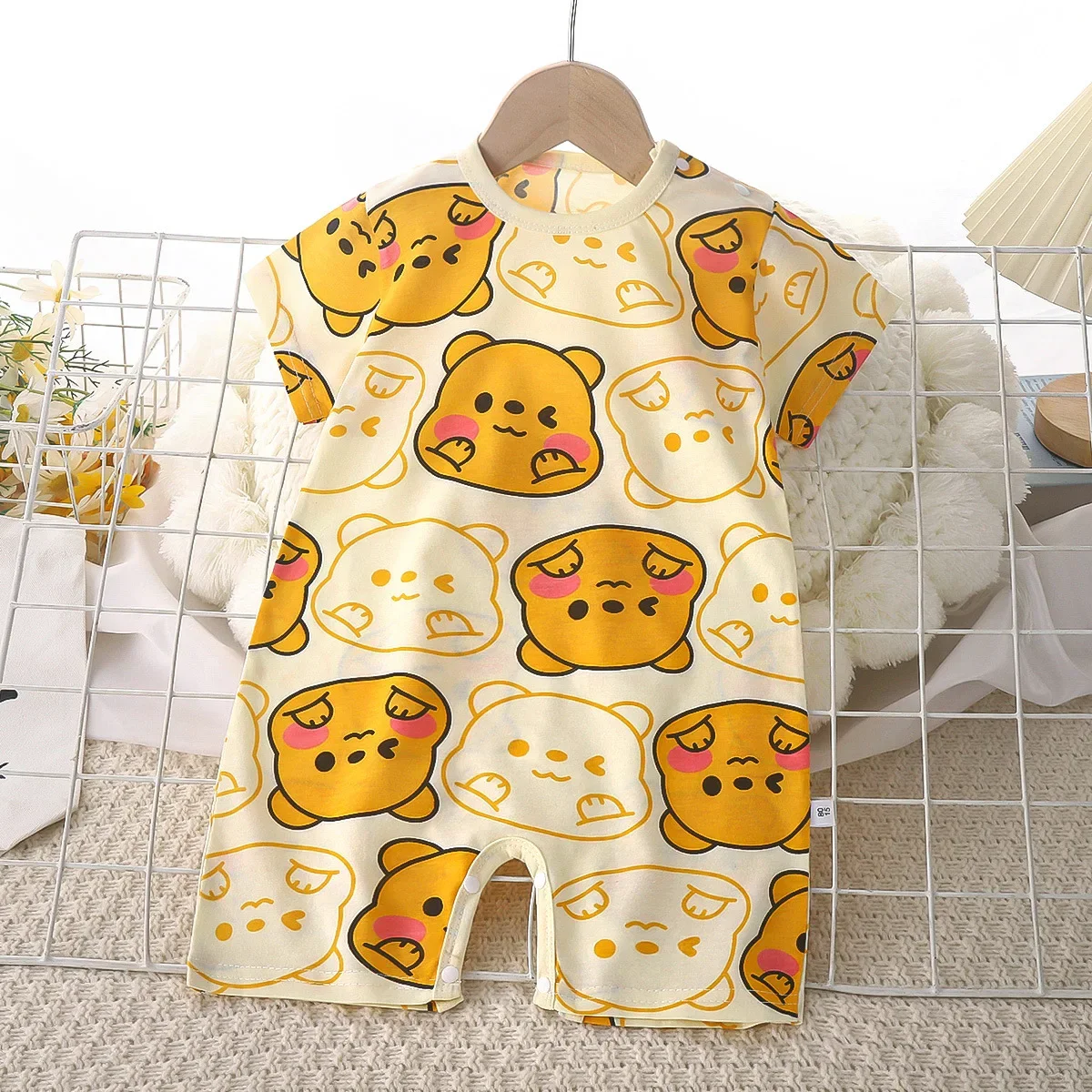 Рисунок 3 - Новинка 2024, блестящий комбинезон