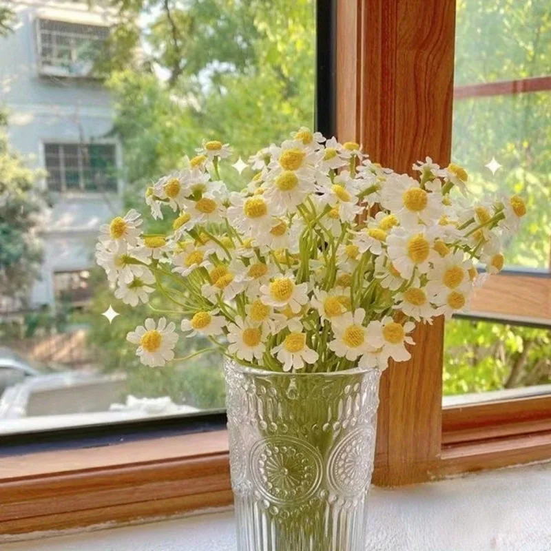 Artificial Chamomile Daisy Flowers Lifelike Plastic Fake Blooms for DIY Crafts Wedding Party Decor Home Garden Room Decoration