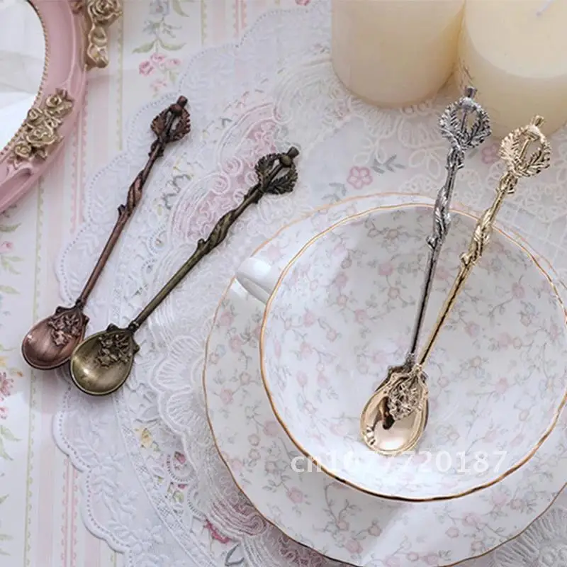 

Antique Gold Carved Royal Style Metal Spoons Teaspoon Flower Dessert Kitchen Tool Snacks Fruit Prikkers Coffee Spoon