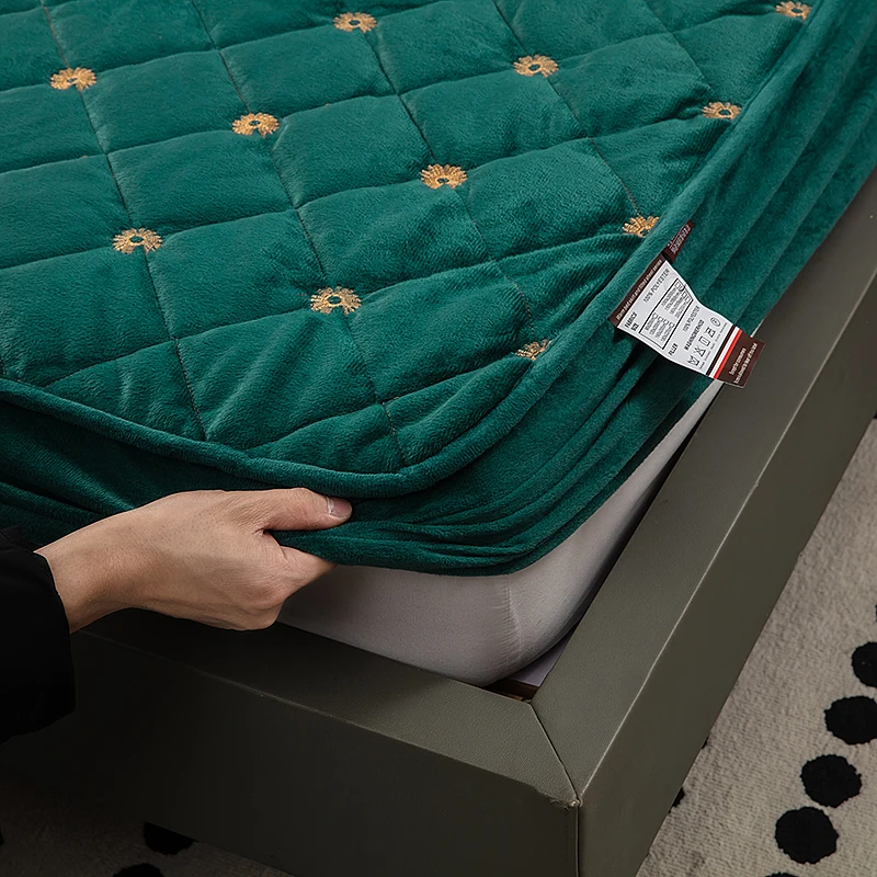 Coral Fleece Mattress Cover Thicken Quilted Bedspreads on The Bed King
