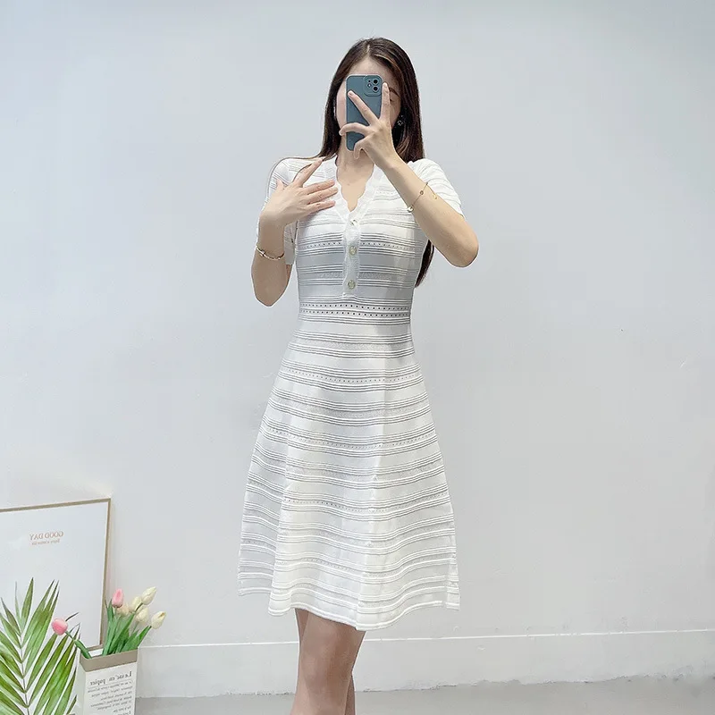 

Women Vintage Stripes Wave Hollow Out High Waist V-neck Knitting Dress