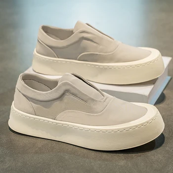 Spring and summer men's shoes are breathable, casual, versatile, lightweight, convenient, and easy to wear with just one foot 1