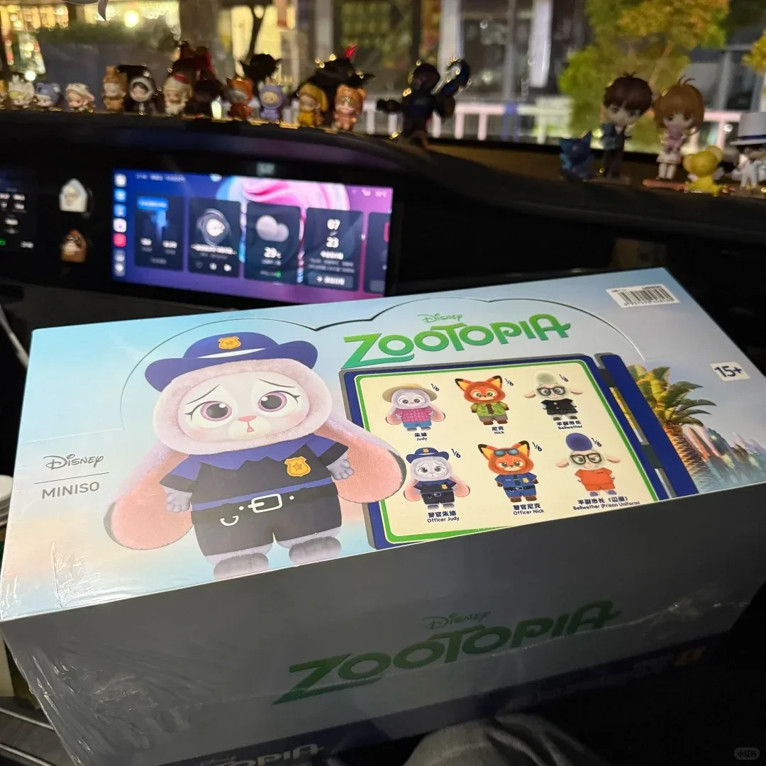 MINISO ZOOTOPIA 警官ニック 警官ジュディ officer MINISO ZOOTOPIA 警官ニック 警官ジュディ officer