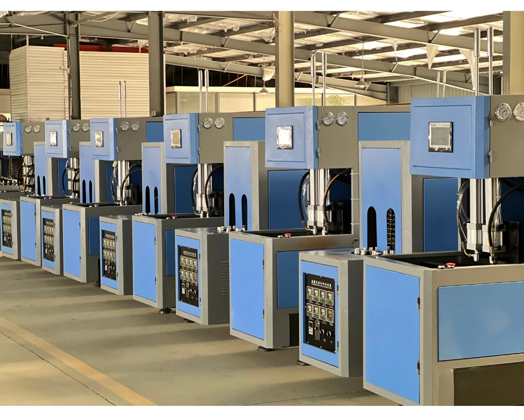 Рисунок 3 - Машина для выдувного формования пластиковых бутылок