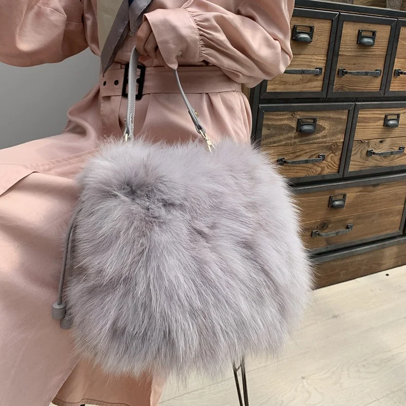 Furry Ladies High Quality Fur Bag Luxury Fox Fur Pull Strap Closed Bucket Bag Fashion Plush Crossbody Fur Bag