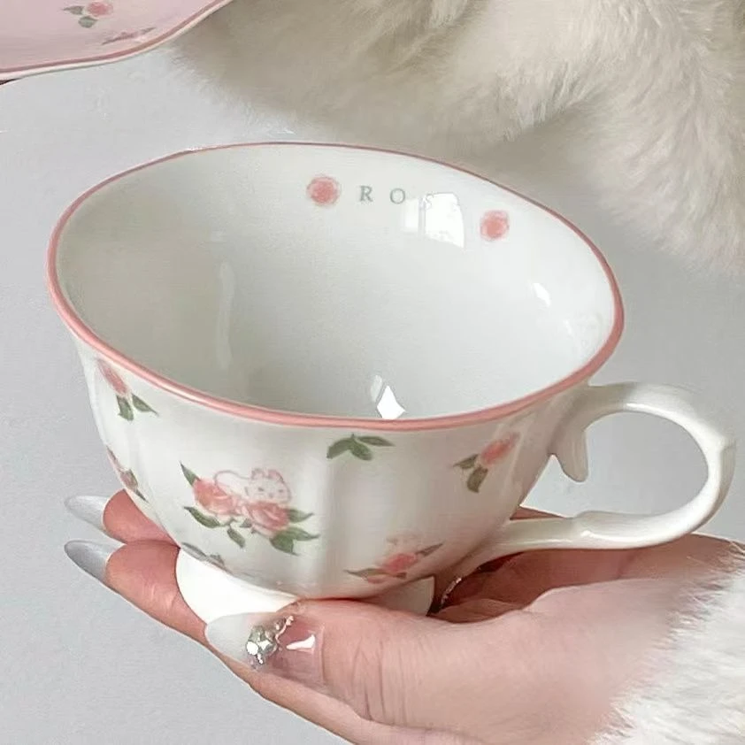 كوب قهوة بتصميم أوروبي انيق