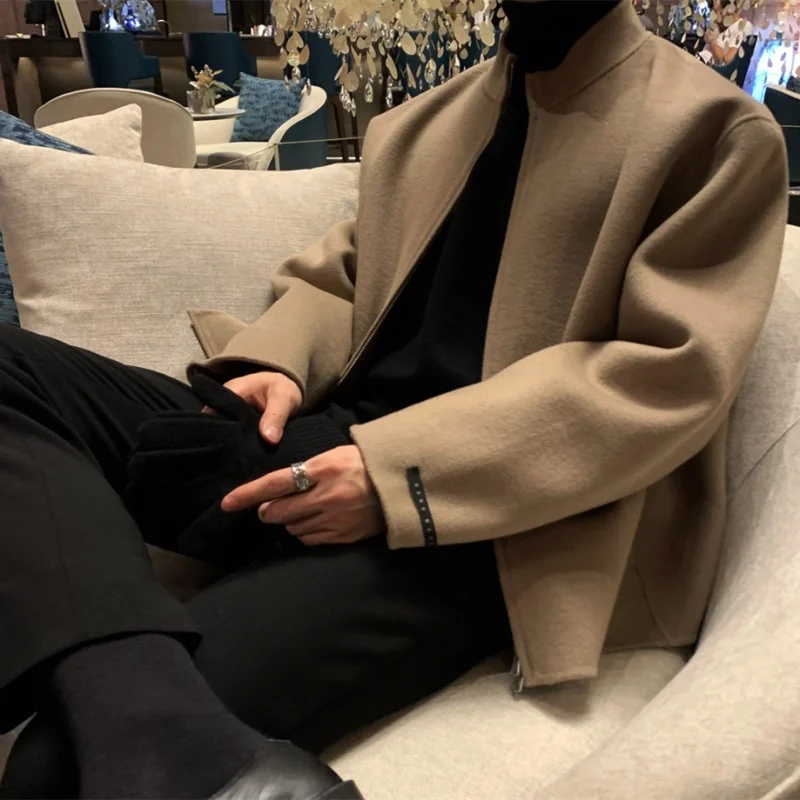 

Winter Khaki Black Woolen Coat Men Warm Fashion Casual Zipper Woolen Jacket Mens Streetwear Korean Loose Short Woolen Coat Men