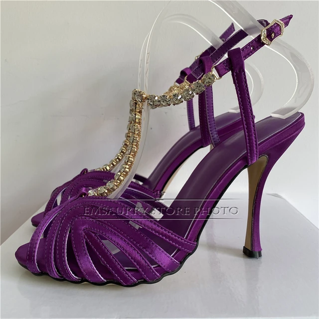 눈길을 사로잡는 크리스탈 장식과 편안한 착용감의 고급스러운 Emsaurry 주얼리 크리스탈 샌들