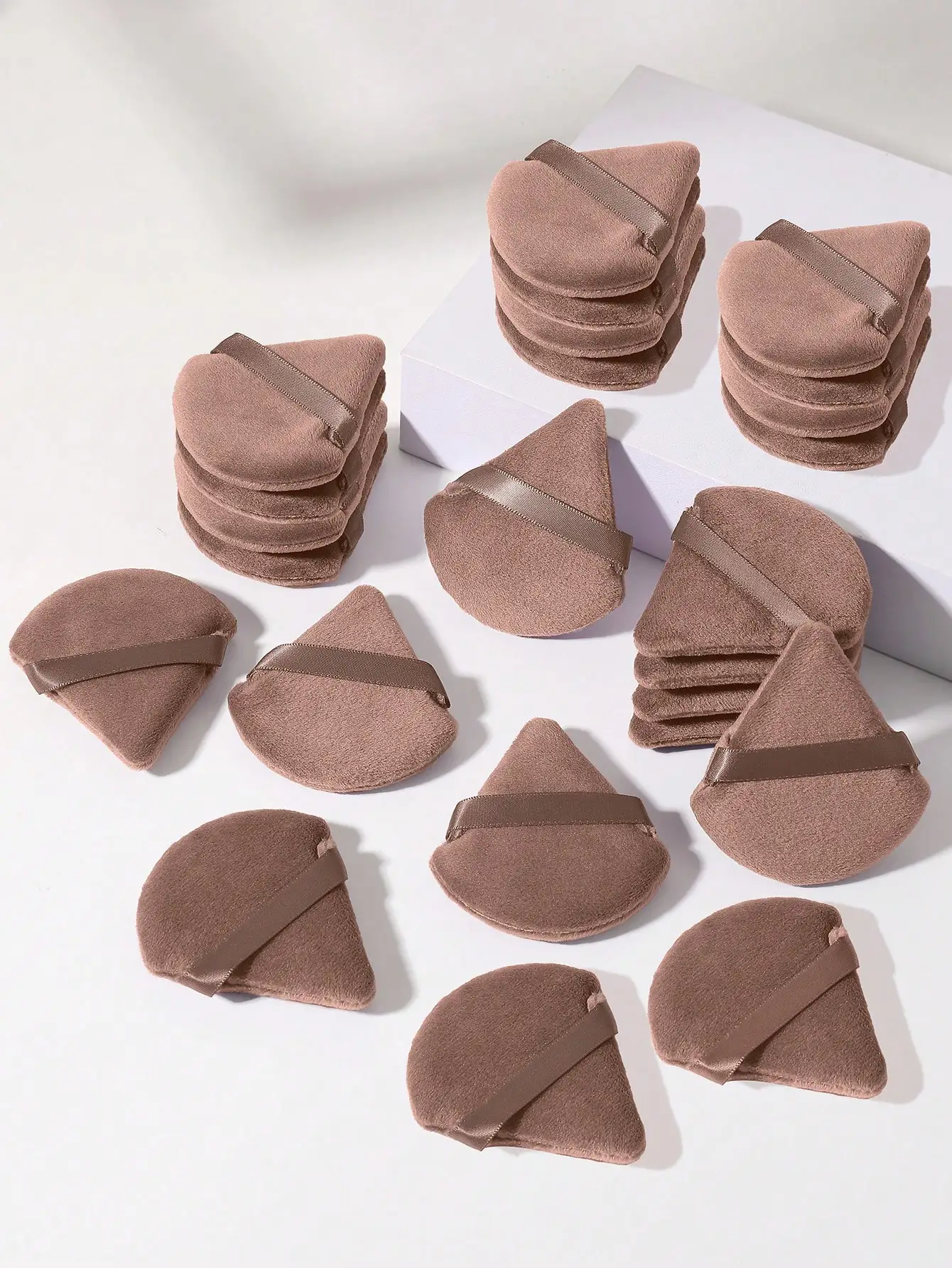 Description Picture 6 of item20 PCS  Triangle Shaped Sponge Puff For Loose Powder Setting And Blending,  For Face And Body, Velvet Smooth Makeup Sponge Set