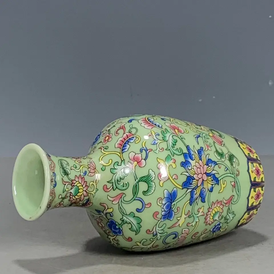 Chinese Green Famille Rose Porcelain Qing Qianlong Lotus Pattern Vase 5.78 inch
