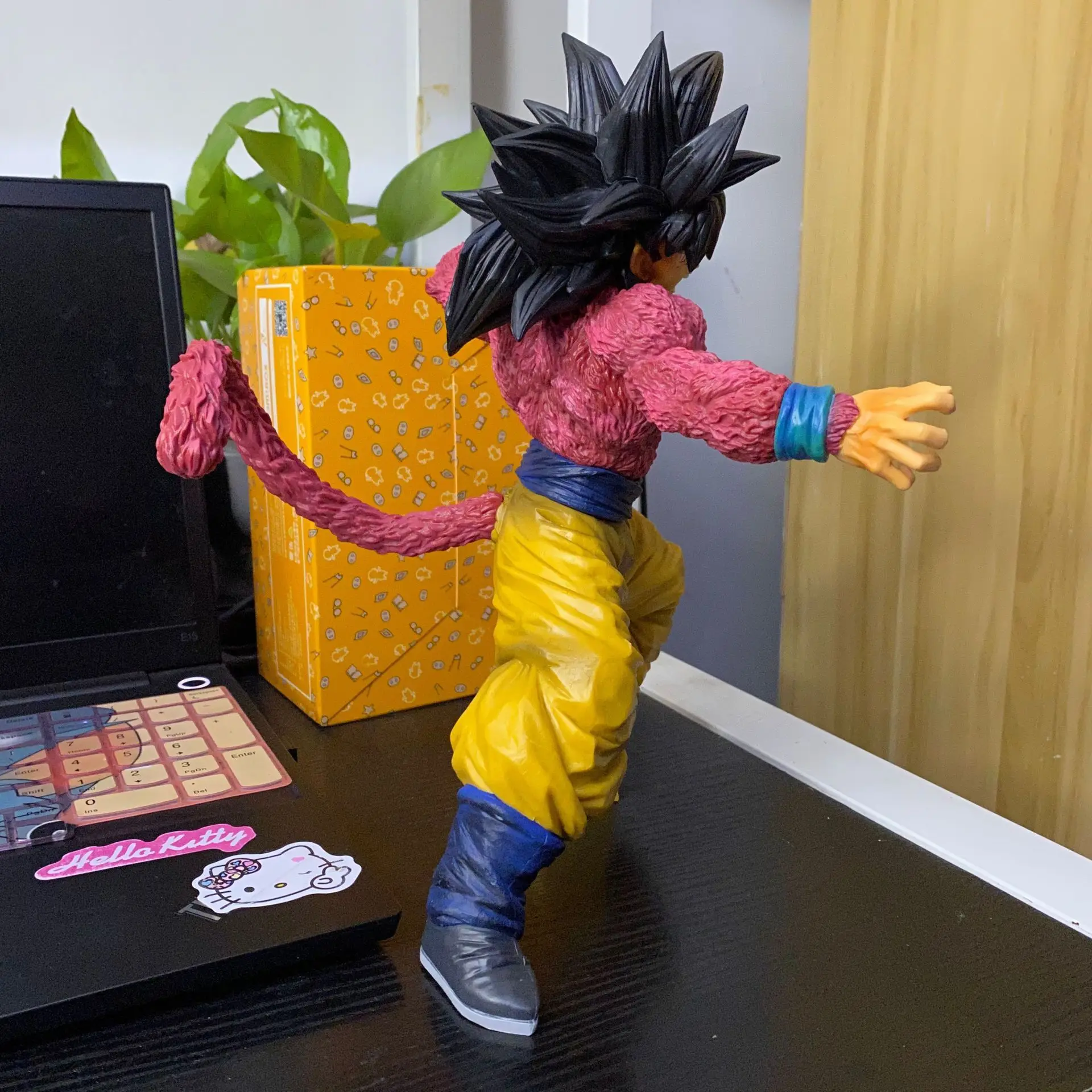 FIGURE DRAGON BALL GT - GOKU SUPER SAYAJIN 4 - FULL SCRATCH