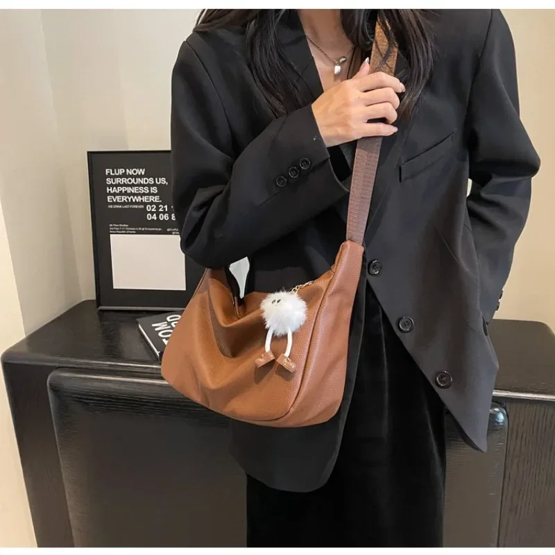 

Bao 2024 Large Capacity Lychee Pattern Underarm Small Shoulder Bag for Women New Minimalist Boston Bag Niche Casual Shoulder Bag