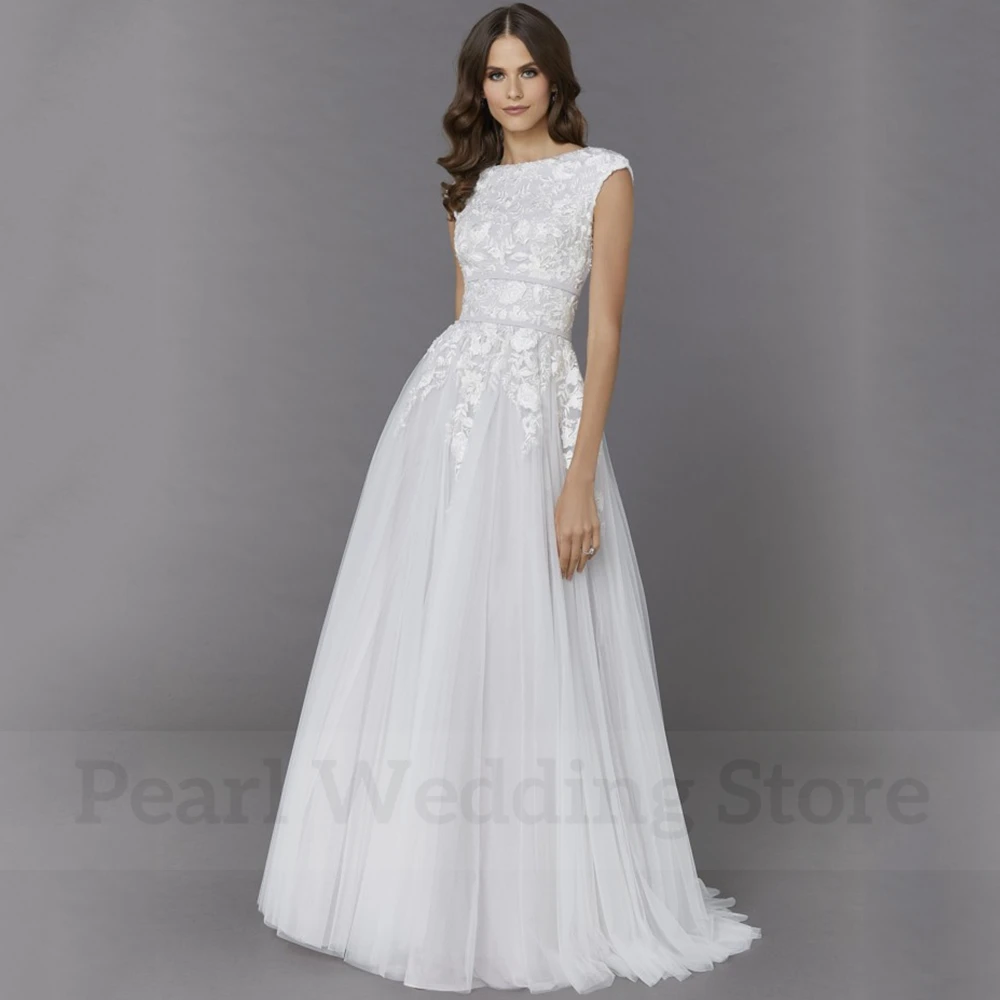 Vintage Scoop Neck Cap Sleeves Wedding Dress Classic Applique A-Line Tulle Bridal Floor Length with Sweep Train Marriage Gowns