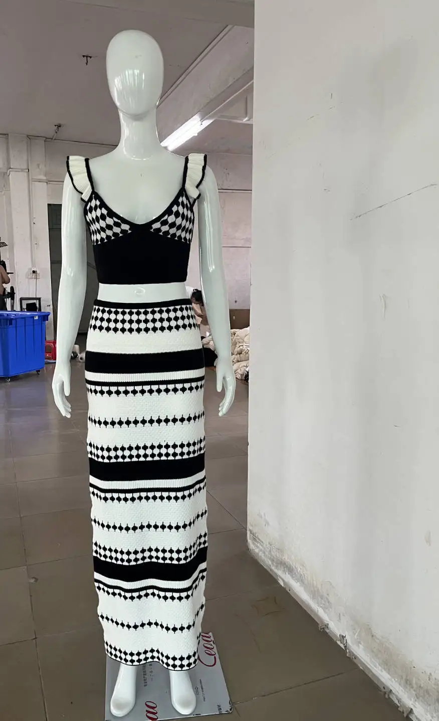 Knit Striped 2 Piece-Set Maxi Skirt For Women Ruffled Backless Patchwork Cropped Pullover And Knitwear Long Skirt Outfits