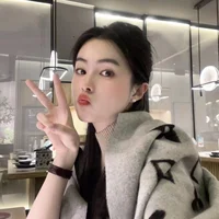 Double-Sided Cashmere Scarf for Women in Red Li Xiaolu Floral Design Warm Winter Wrap Scarf Versatile Fashion Accessory