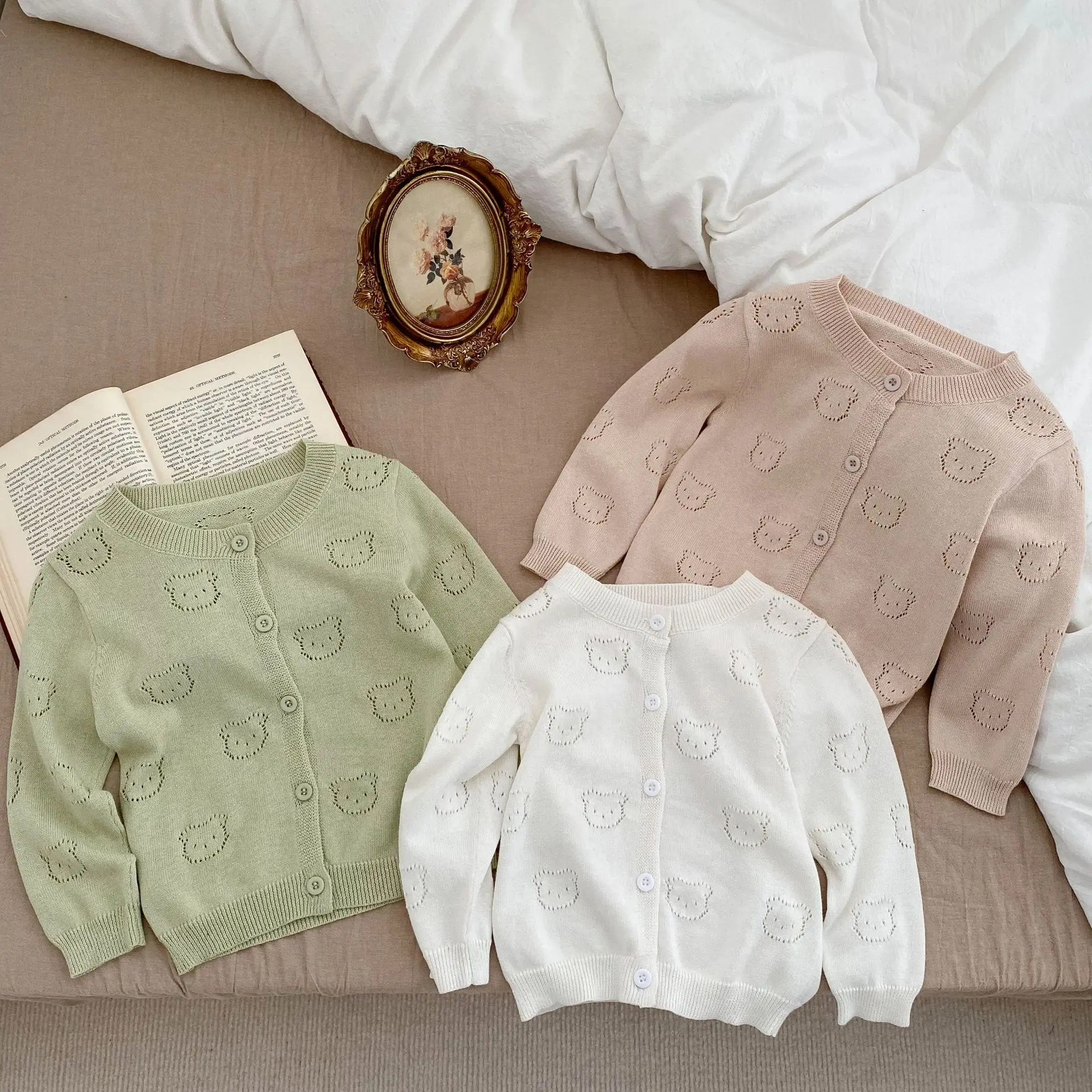 

2023 Baby Cardigan Thin Coat Korean Baby Boy Cute Bear Hollowed Out Knitted Sweater Sun Protection Toddler Girls Clothes Outwear