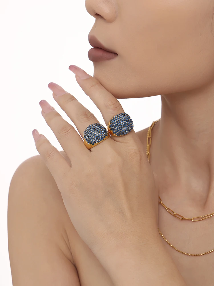 Anelli in acciaio inossidabile con zirconi lucidi per le donne Anello indice con dito rotondo impermeabile di tendenza placcato in oro Regalo di gioielli di lusso - immagine 4