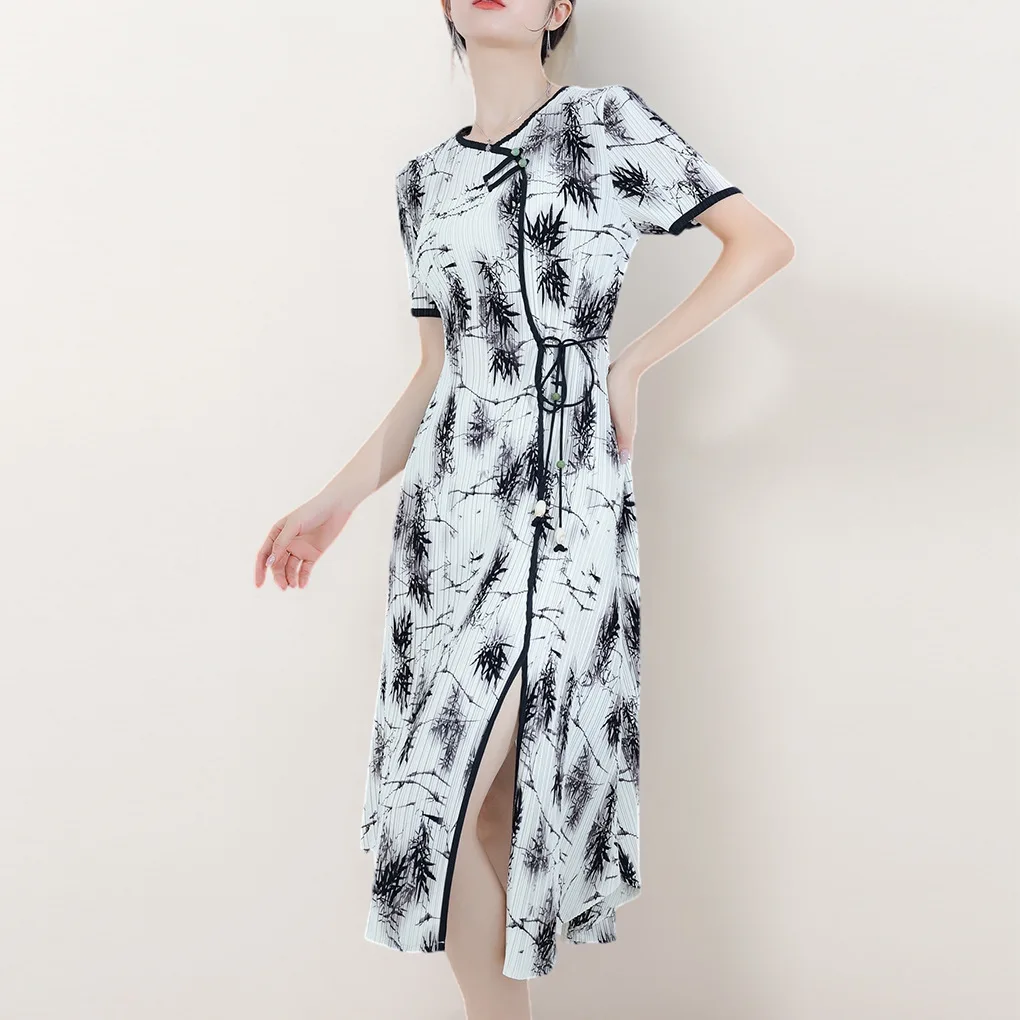 

Платье женское Плиссированное с разрезом и коротким рукавом, стрейчевое в винтажном китайском стиле, с коротким рукавом, вес 45-75 кг, лето 2024