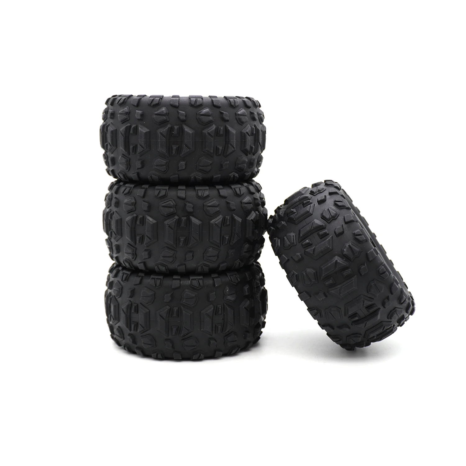 Empilement des quatre pneus monster truck 85mm avec inserts mousse, prêts pour le montage sur un RC 1/14 ou 1/16.