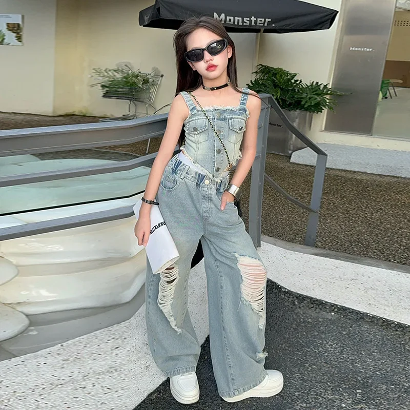 Sleeveless Denim Outfit 3
