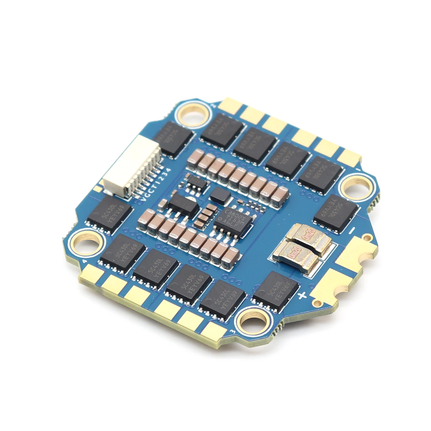 Gros plan sur le microcontrôleur STM32F405 et le capteur ICM42688 du contrôleur de vol F405 V2.