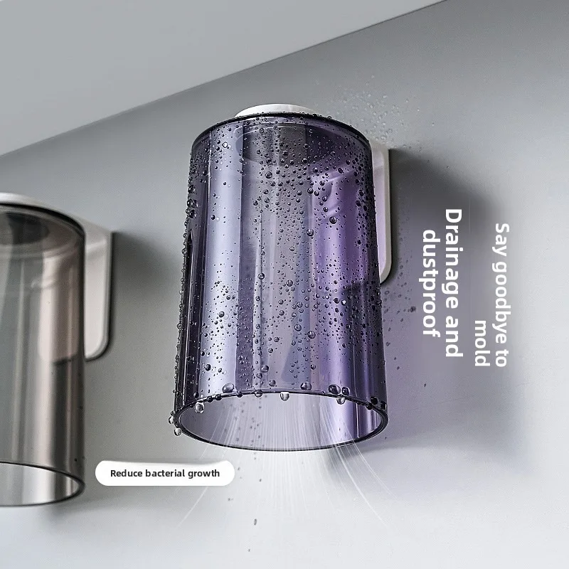 Bicchiere per spazzolino da denti trasparente e semplice, con chiusura magnetica invertita, ideale per l'uso domestico, e supporto a parete per riporre il bicchiere dello spazzolino._voghion.com