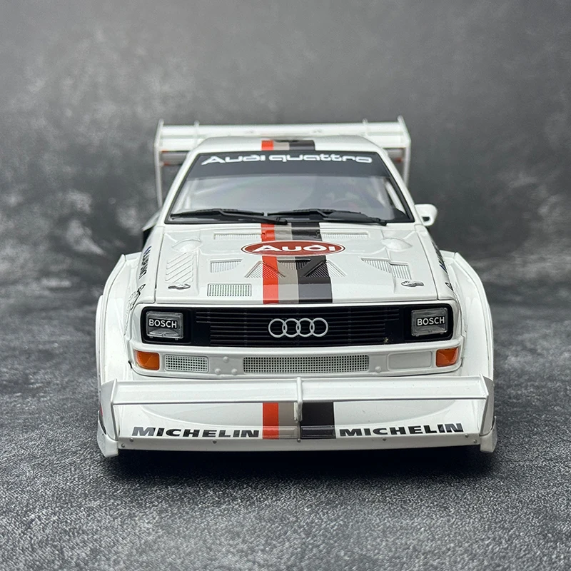 ミニカー AUTOart Audi sport Quattro 1988 1/18 Diecast model cars Audi Quattro 1/18 Autoart grey beige 1988
