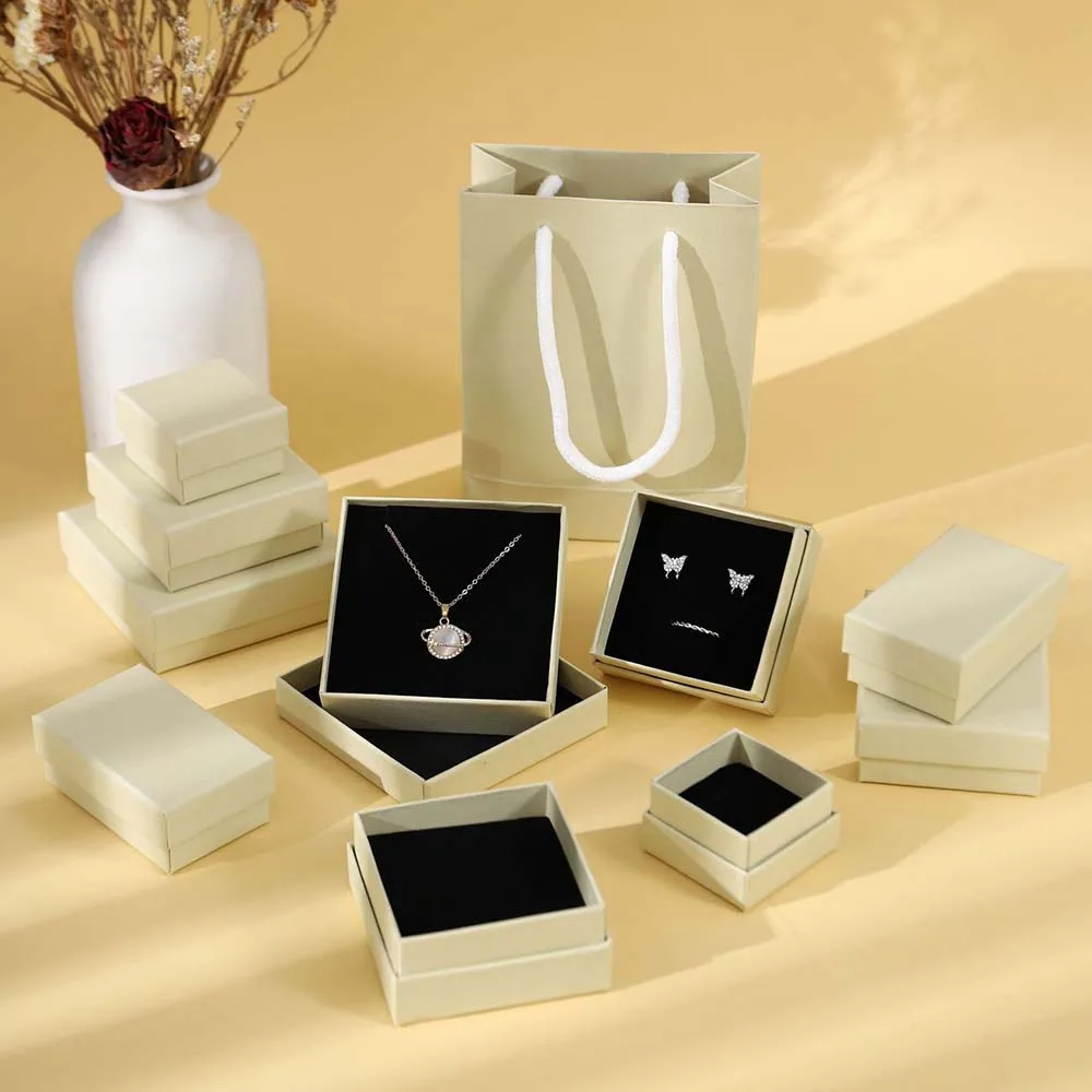 Aucuu Confezione Regalo di Gioielli, Scatola Regalo Piccola e Sacchetti Regalo, Scatola per Gioielli, Scatolina Regalo con Coperchio e Fiocco a Nastro, Scatole per Gioielli Collane Anello Bracciali