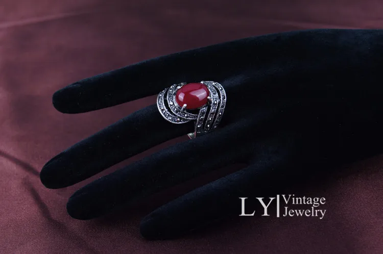 1870046776_2077696031