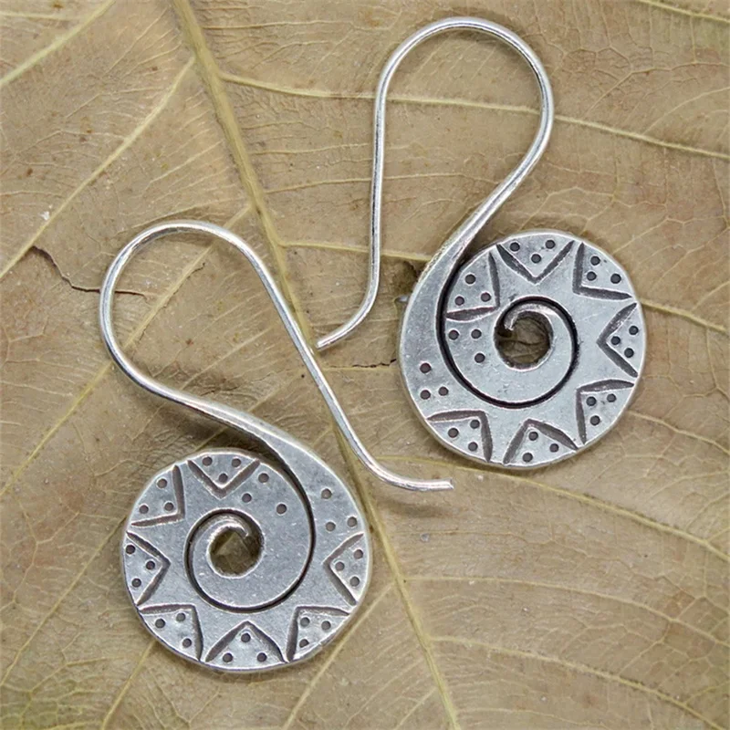 

Minimal Design Silver Color Metal Carving Spiral Earrings for Women Claaic Personality Party Dangle Earrings Accessories