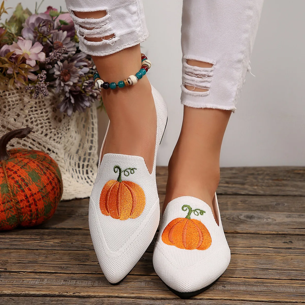 2025 New Large-sized Pointed-toe Embroidered Shallow Opening Single Shoes for Women, Low-top Embroidered One-step Women's Shoes
