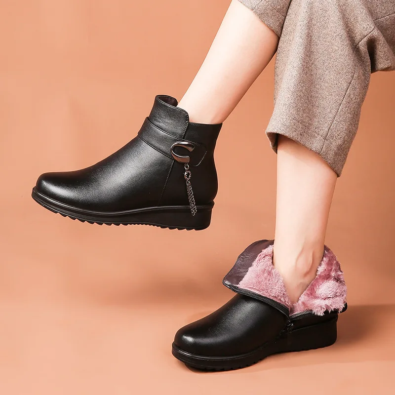 Winter New Genuine Leather Waterproof Snow Boots Women's Plus Velvet Warm Ankle Boots Ladies Casual Lightweight Mother's Boots