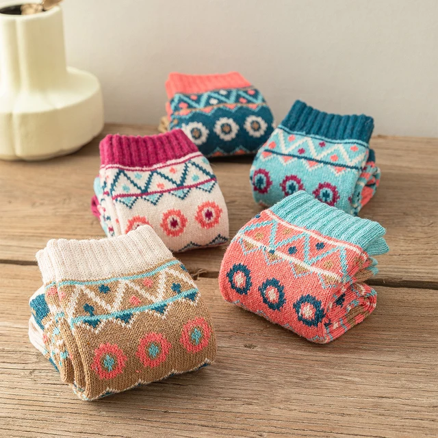 5 Pairs New Man Women Thick Winter Warm Socks Retro Style Dot Wave Pattern Couple Models Free Size 2