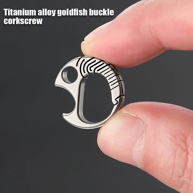 

Small Buckle Metal Mini Goldfish Clasp Keychain Bottle Opener Outdoor Tool Portable Camping Quick Hanging Buckle Keyring Pendant
