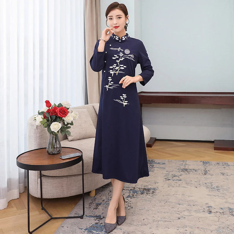 

2023 new vintage national style embroidered dress temperament slimming dress