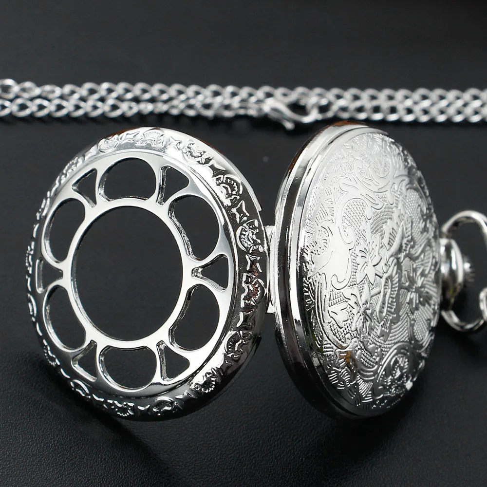 Рисунок 4 - Серебристые/черные карманные часы с арабскими цифрами