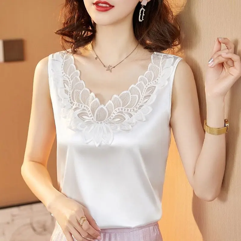 Vintage Lace Spliced Sleeveless Floral Top