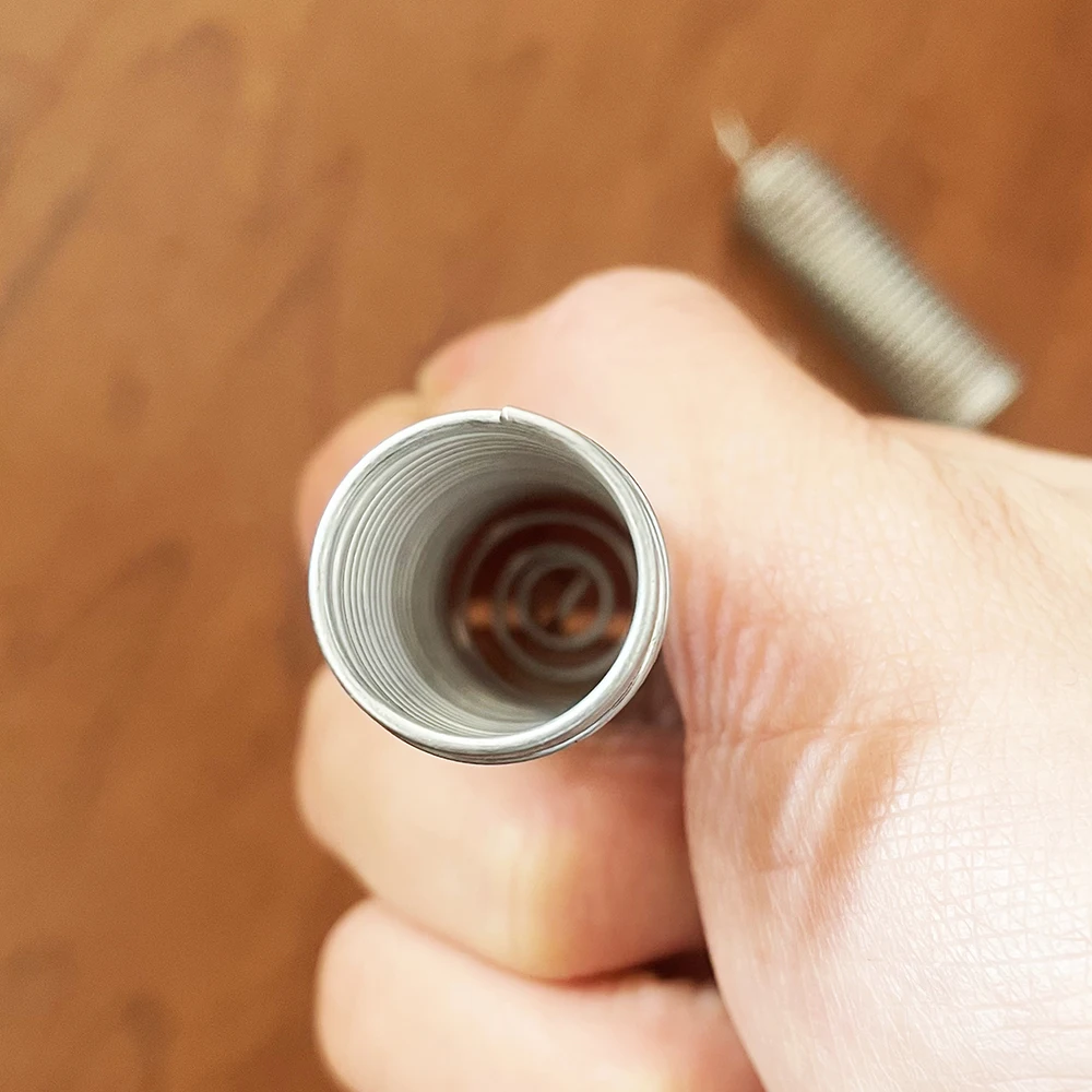 2PCS-Beekeeping-Cage-Spring-Type-Introduction-Isolation-Capture-Splitting-Crown-Impriso-Prisoner-Unhatched-Queen-Protector-Bee.jpg 2Dcs Méhészeti Ketrec Tavaszi Típus Bevezetés Szigetelés Crossing Crown Interfizó Foglyok Féléktelen Queen Protector Bee - Image 3