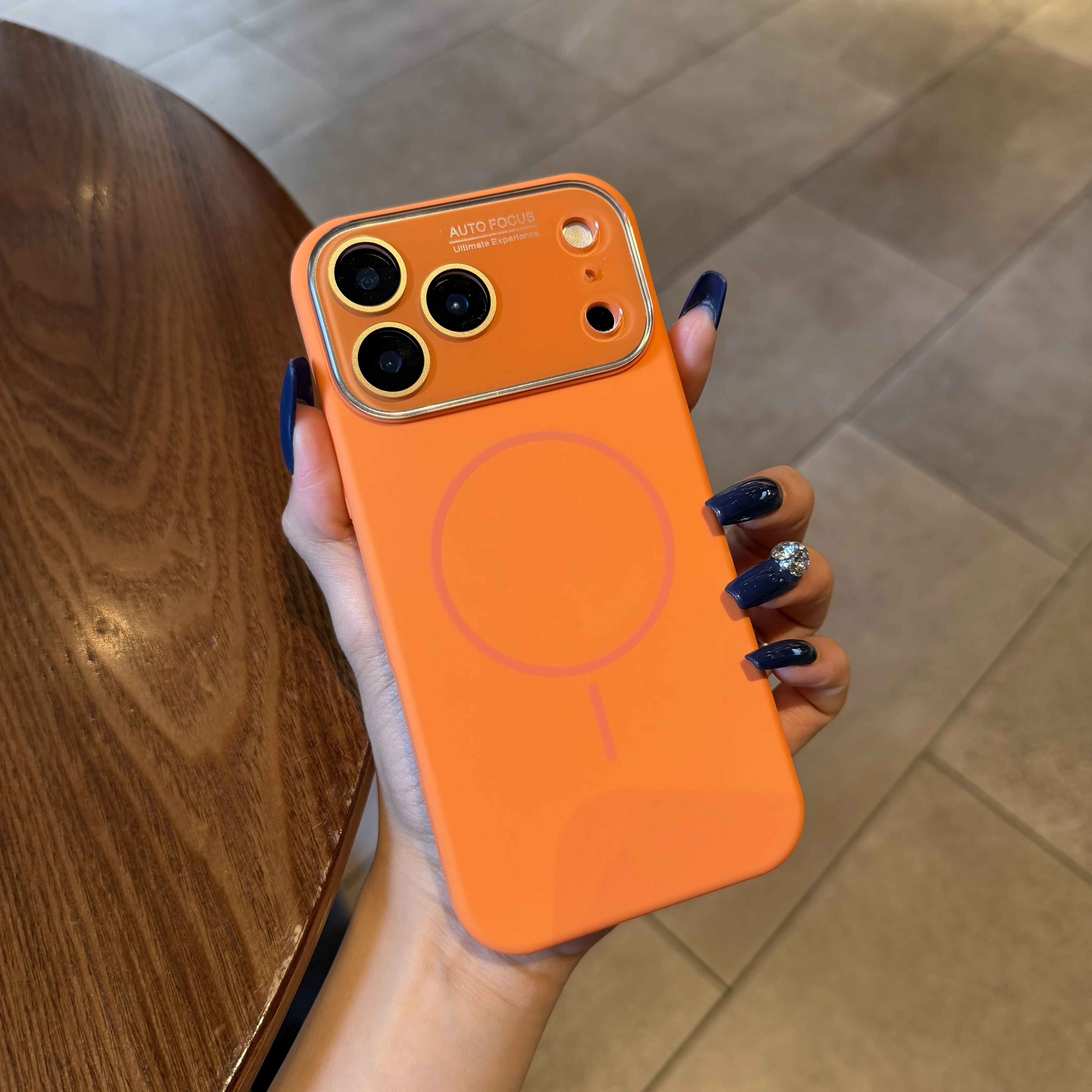 Funda Protectora de Silicona Líquida con Sensación de Piel para Cámara de Vidrio Grande, Compatible con iPhone 17 Pro Max y 17 Pro, Carga Inalámbrica Magnética Magsafe