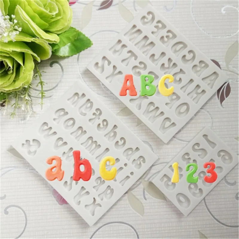 Collezione di stampi per biscotti a forma di alfabeto e numeri