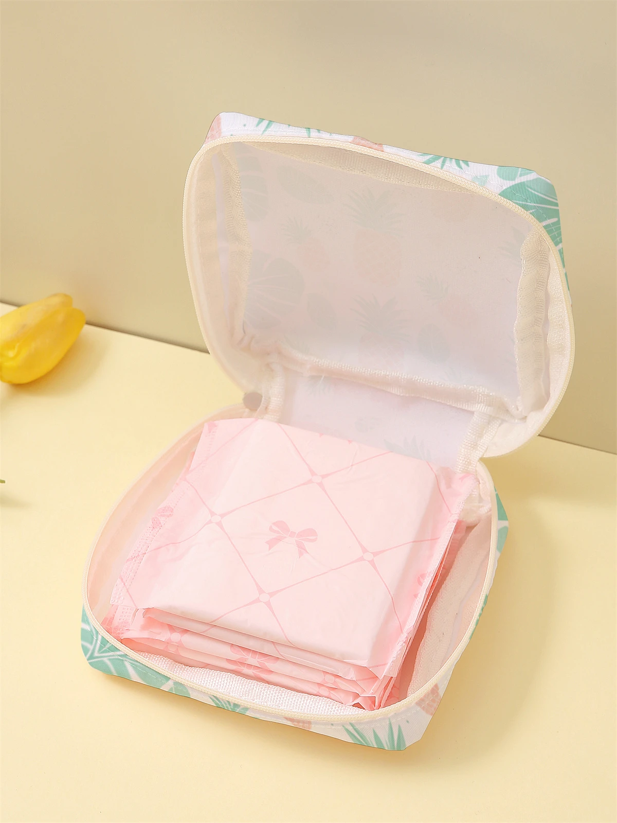 Pineapple printed sanitary napkin storage bag, women's lightweight tissue bag, sanitary tissue bag