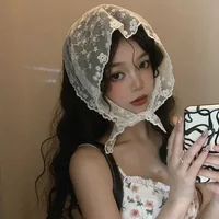 Foulard enveloppant de tête en dentelle florale rétro, foulard de cou triangulaire brodé pour femmes, accessoire Bandana de cheveux pour photographie de voyage Vintage 1