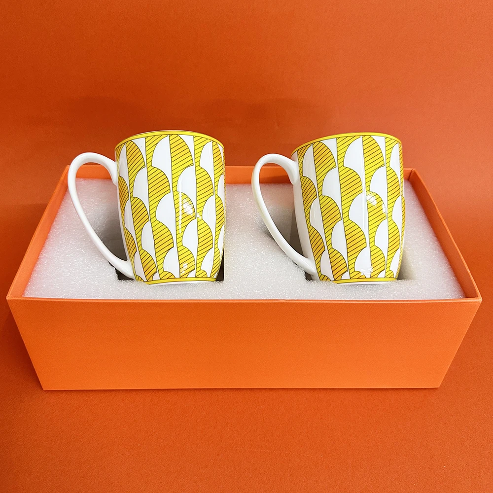 

2 pcs Classic European Bone China Coffee Cups and Saucers Tableware Coffee Plates Dishes Afternoon Tea Set Home Kitchen With Gif