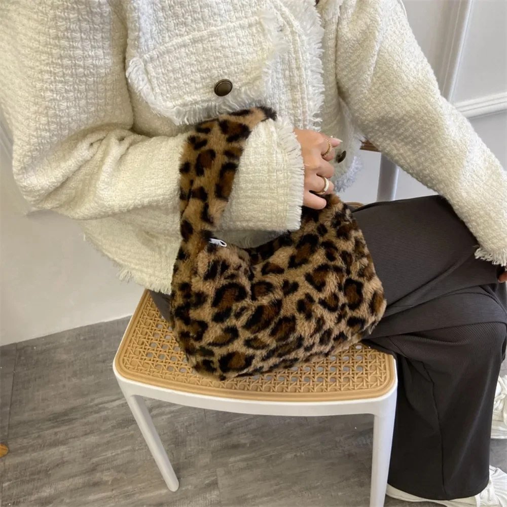 Women's Soft Plush Shoulder Bag Winter Fashion Casual Solid Color Leopard Pattern Underarm Bag Female Handbags Tote Bag