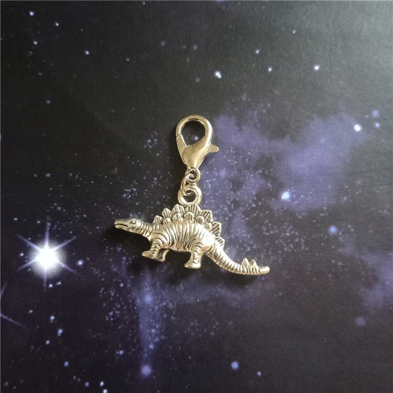 チャームに3個のアンティークシルバーカラー恐竜クリップ  