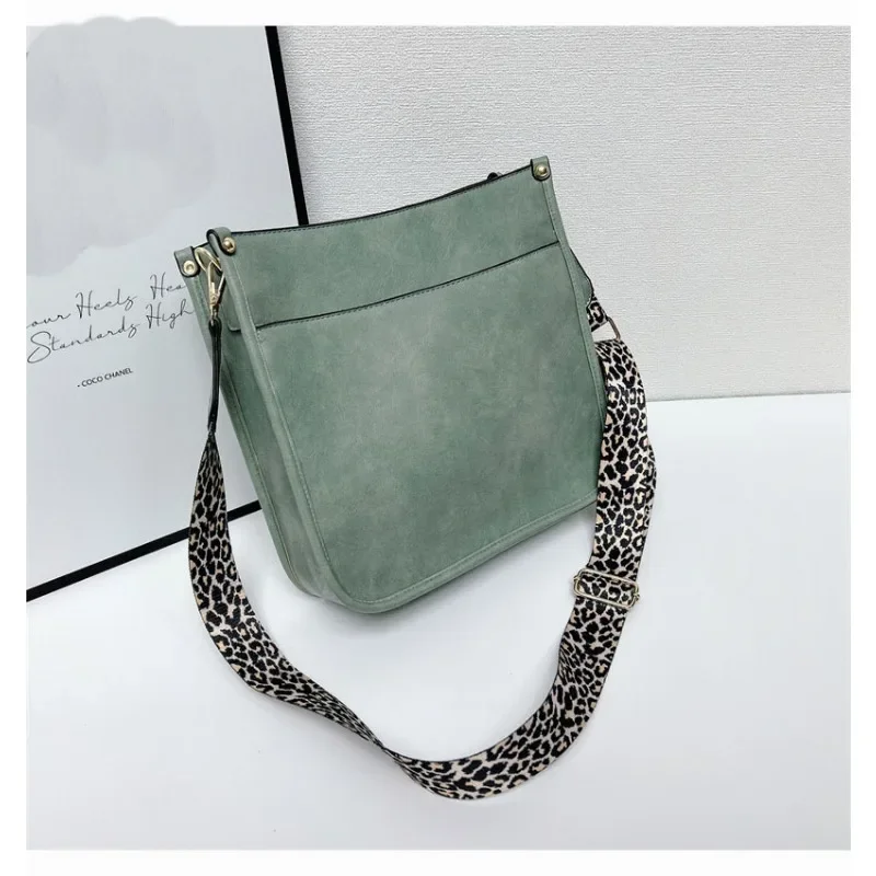 Shoulder Bags New Bucket Large Capacity Leopard Print Wide Shoulder Strap Crossbody Tote Women Handbags Leisure Shopping