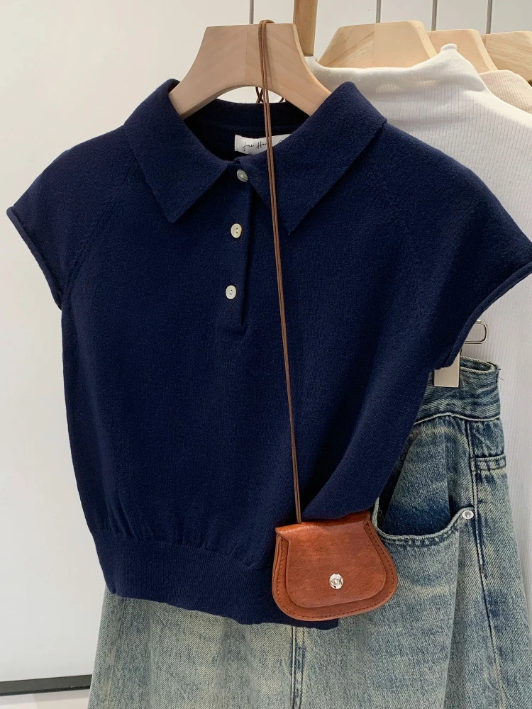 T-shirt in maglia a maniche corte con colletto polo da donna, grigio tinta unita, con bottoni frontali, elasticizzata, leggera, casual, estiva - immagine 2