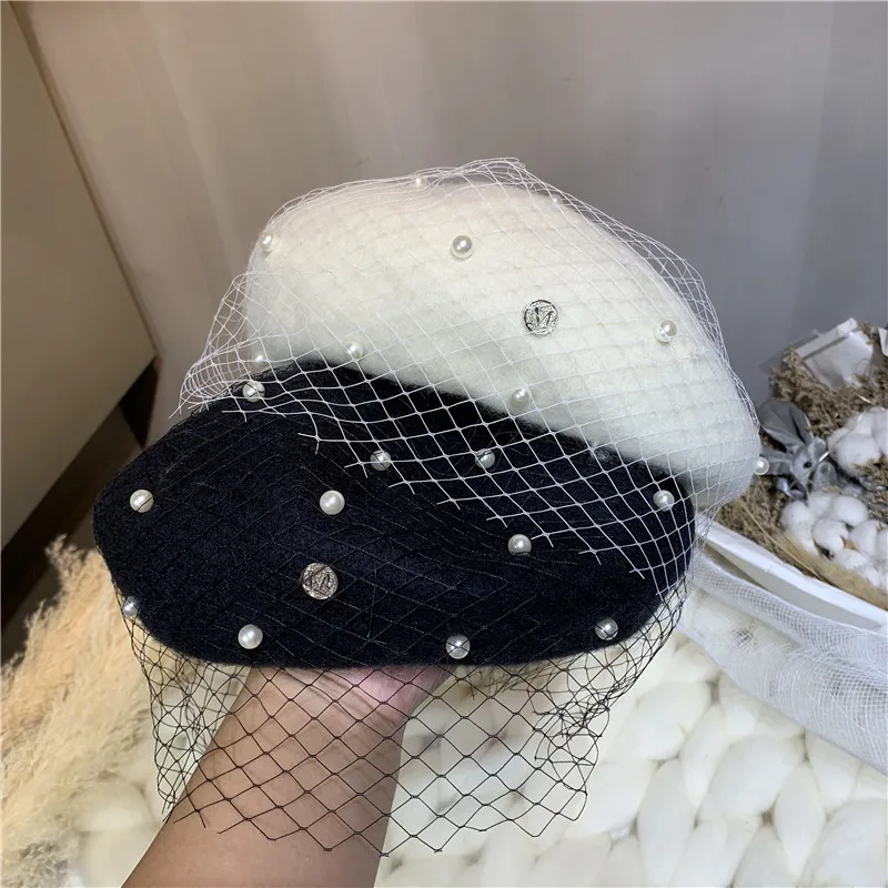 Großer Sale Faszinierende Mesh Schleier Wolle Baskenmütze Mode Brief M frauen Perlen Winter Warme Baskenmützen Vintage Filz Französisch Maler Hut_voghion.com