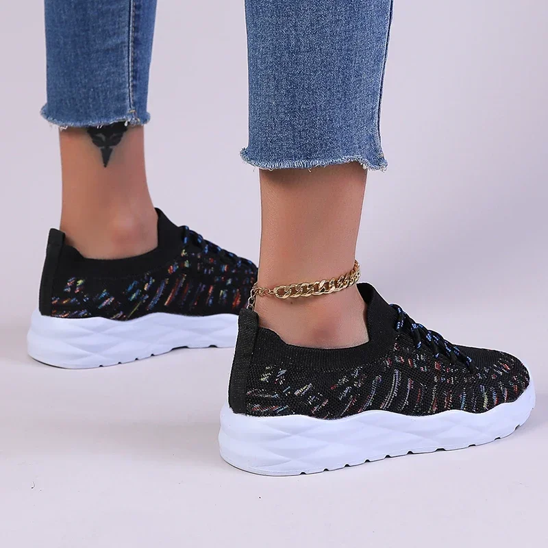 أحذية مشي مختلط اللون محبوك