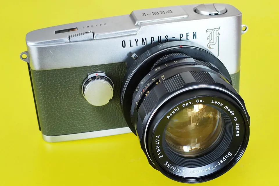 Canon EOS 650一眼レフ　オリンパスペン　 EE-3フィルムカメラ Satin サテンウッド Olympus PEN EE-3 | Macha Cameras